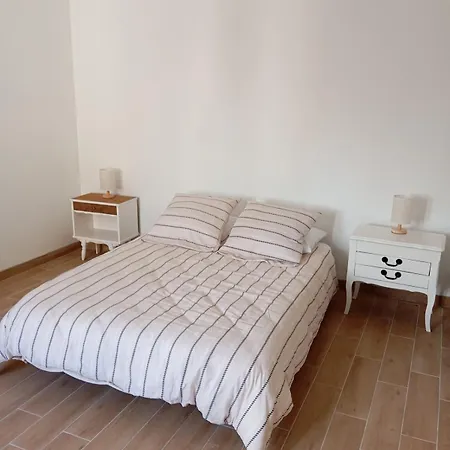 Le De Clarques Nyaraló