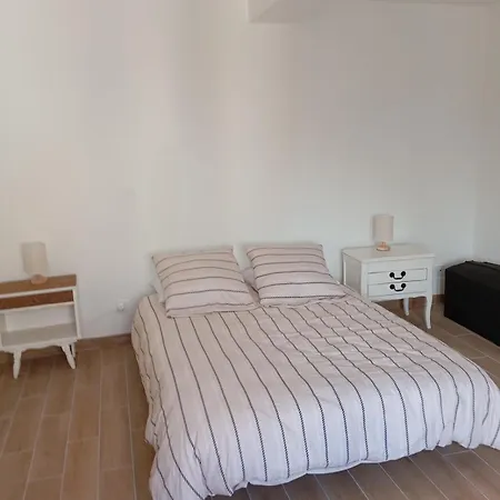 Le De Clarques Nyaraló *