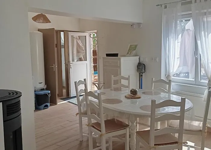 Holiday home Le De Clarques *